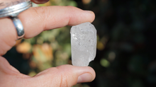 Load image into Gallery viewer, Clear Quartz - Points M