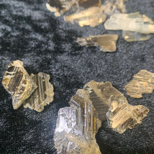 Load image into Gallery viewer, Epidote Raw S -Gemstone Quality