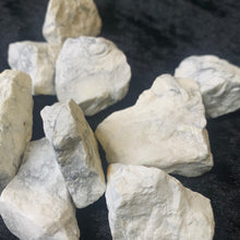 Load image into Gallery viewer, Howlite - Raw M