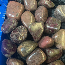 Load image into Gallery viewer, Garnet - Tumbled M
