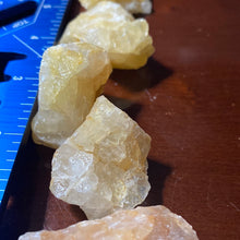 Load image into Gallery viewer, Yellow Quartz - Raw M