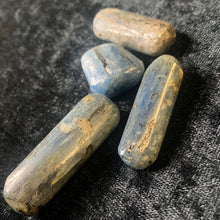 Load image into Gallery viewer, Kyanite Blue - Tumbled M