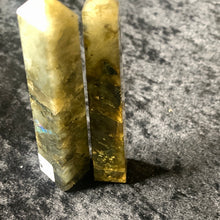 Load image into Gallery viewer, Labradorite - Points Shaped (4-sided)