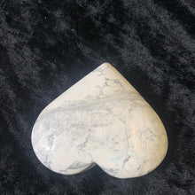 Load image into Gallery viewer, Howlite - Heart L
