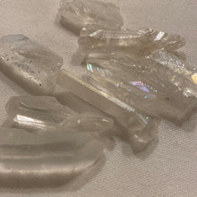 Load image into Gallery viewer, Clear Quartz - Point Mini M per 7