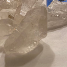 Load image into Gallery viewer, Clear Quartz - Points L