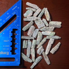 Load image into Gallery viewer, Kyanite Green - Raw M