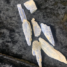 Load image into Gallery viewer, Kyanite Blue - Raw M