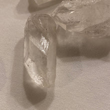 Load image into Gallery viewer, Clear Quartz - Points M