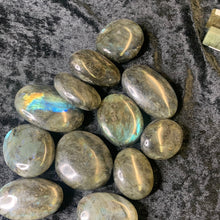 Load image into Gallery viewer, Labradorite - Palm Stones L