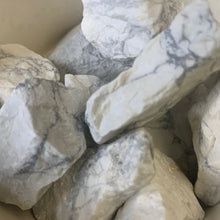 Load image into Gallery viewer, Howlite - Raw M