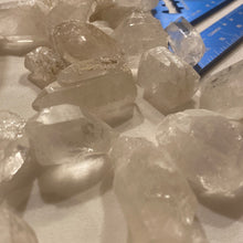 Load image into Gallery viewer, Clear Quartz - Points M