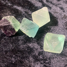 Load image into Gallery viewer, Fluorite - Octehedral L