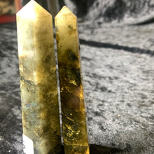 Load image into Gallery viewer, Labradorite - Points Shaped (4-sided)