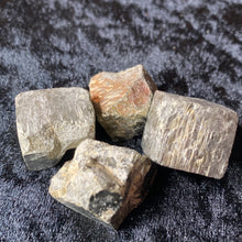 Load image into Gallery viewer, Pyrite - Cubes M