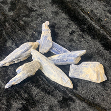 Load image into Gallery viewer, Kyanite Blue - Raw M