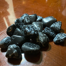 Load image into Gallery viewer, Snowflake Obsidian Tumbled - M