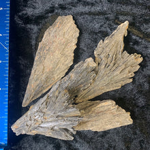Load image into Gallery viewer, Kyanite Black - Raw L
