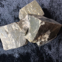 Load image into Gallery viewer, Pyrite - Cubes XL