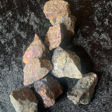 Load image into Gallery viewer, Peacock Ore - Raw M