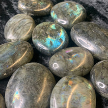 Load image into Gallery viewer, Labradorite - Palm Stones L