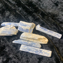 Load image into Gallery viewer, Kyanite Blue - Raw L