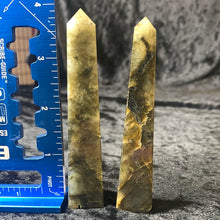 Load image into Gallery viewer, Labradorite - Points Shaped (4-sided)