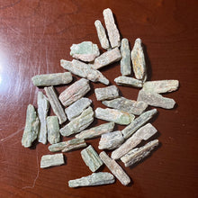Load image into Gallery viewer, Kyanite Green - Raw M