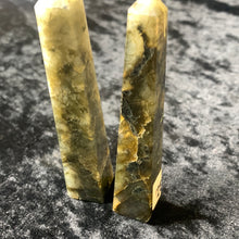Load image into Gallery viewer, Labradorite - Points Shaped (4-sided)