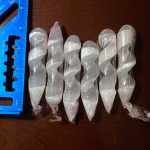 Load image into Gallery viewer, Selenite - Spiral 4"