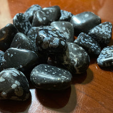 Load image into Gallery viewer, Snowflake Obsidian Tumbled - M