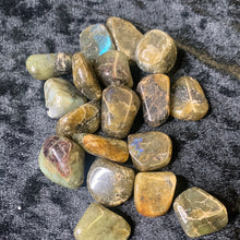 Load image into Gallery viewer, Tumbled Labradorite -S