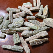 Load image into Gallery viewer, Kyanite Green - Raw M