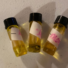 Load image into Gallery viewer, Money - Oil