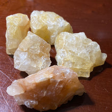 Load image into Gallery viewer, Yellow Quartz - Raw M
