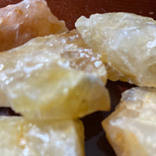 Load image into Gallery viewer, Yellow Quartz - Raw M
