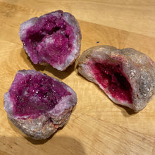 Load image into Gallery viewer, Rose Aura Quartz - Geode