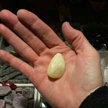 Load image into Gallery viewer, Calcite (yellow) - Tumbled L