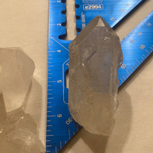 Load image into Gallery viewer, Clear Quartz - Points L