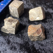 Load image into Gallery viewer, Pyrite - Cubes M