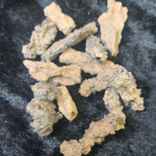 Load image into Gallery viewer, Fulgurite Wishing Horns