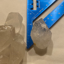 Load image into Gallery viewer, Clear Quartz - Points L