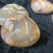 Load image into Gallery viewer, Flower Agate - Palm Stones