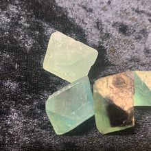 Load image into Gallery viewer, Fluorite - Octehedral L