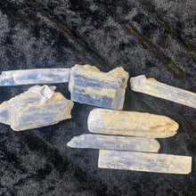 Load image into Gallery viewer, Kyanite Blue - Raw L