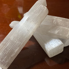 Load image into Gallery viewer, Selenite - Wands 4"