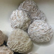 Load image into Gallery viewer, Desert Rose - Raw M