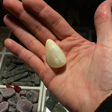 Load image into Gallery viewer, Calcite (yellow) - Tumbled L