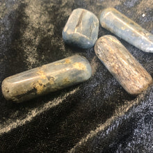 Load image into Gallery viewer, Kyanite Blue - Tumbled M
