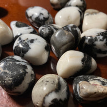 Load image into Gallery viewer, Zebra Agate - Tumbled M
